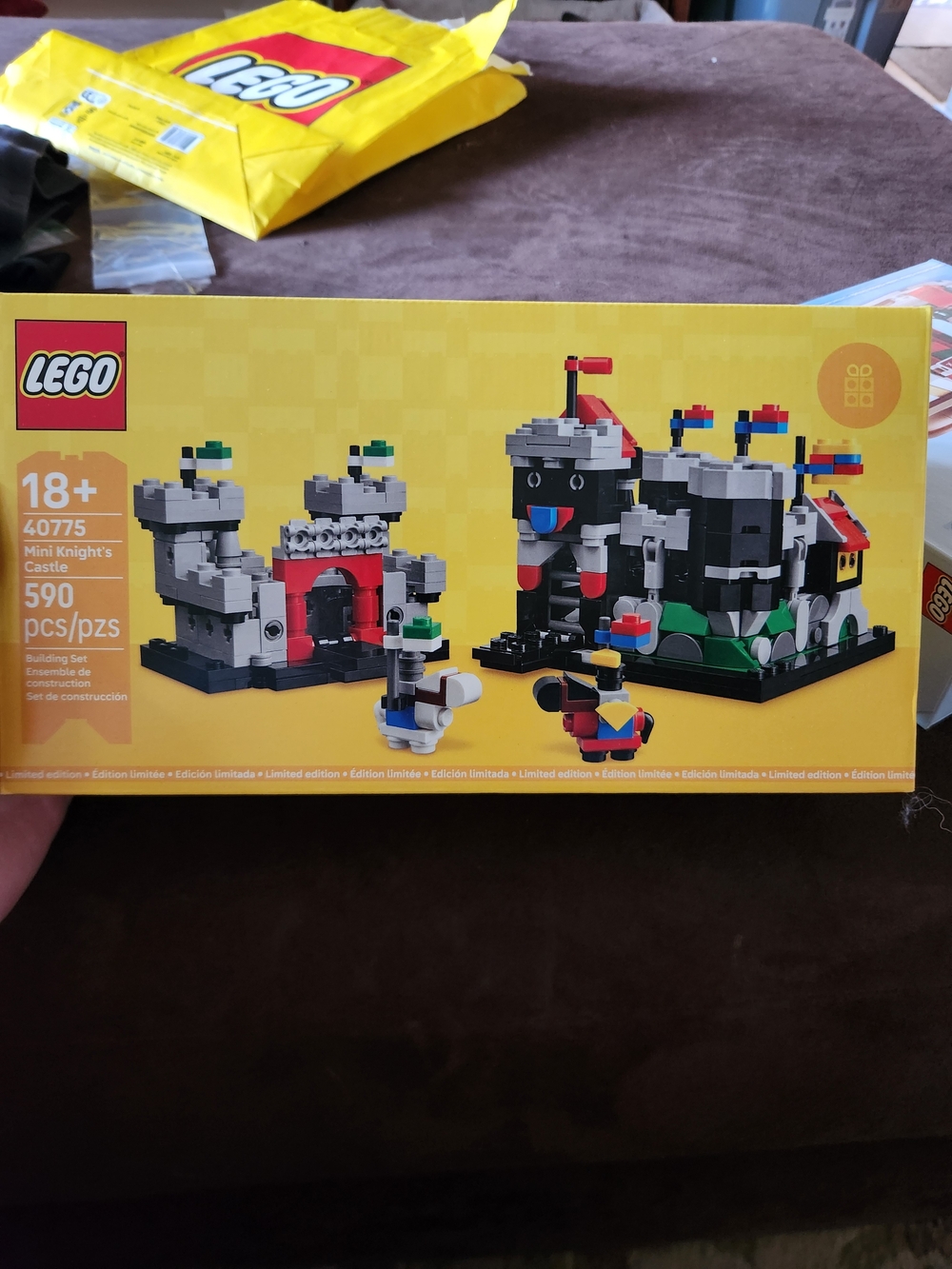 Lego Mini Knight's Castle Set — Yellow, Gray, Black, Red, Blue, Green